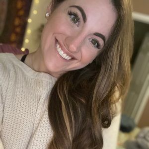 Meet your Posher, Caroline 💁🏻‍♀️👋🏼